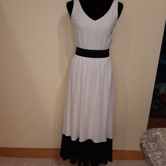 Lovestitch Linen Blend Dress - Picture 2 of 14